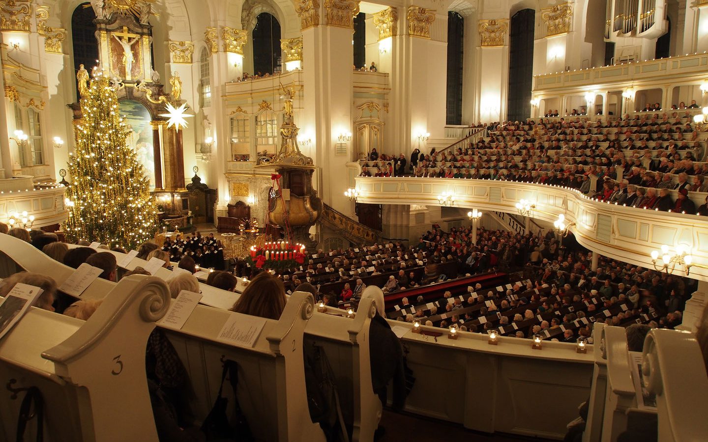 Epiphanias Lichterkirche im Michel