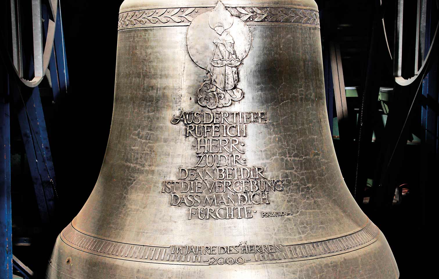 Die Jahrtausendglocke im Glockenboden der Hauptkirche St. Michaelis