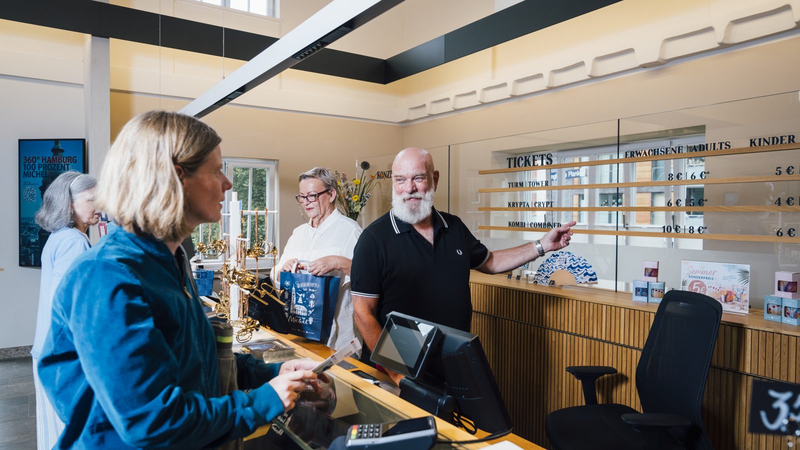 Ticketverkauf im Besucherzentrum Sankt Michaelis