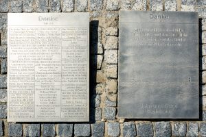 Michel-Tafel 208 und 209 liegen auf dem Kirchplatz.