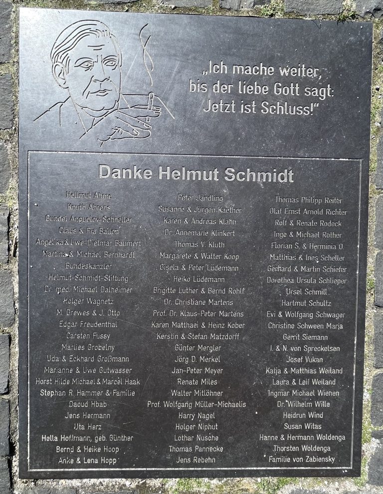 Die Hanseaten-Tafel von Helmut Schmidt.