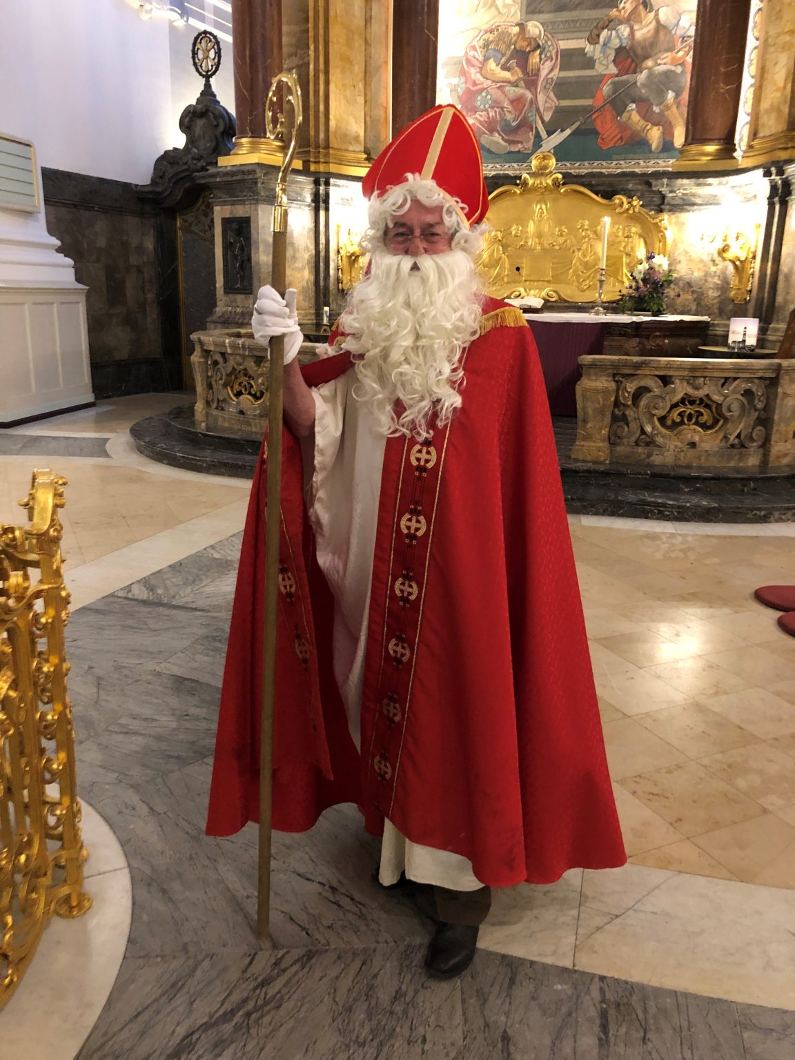 Der Nikolaus im Altarraum des Michel